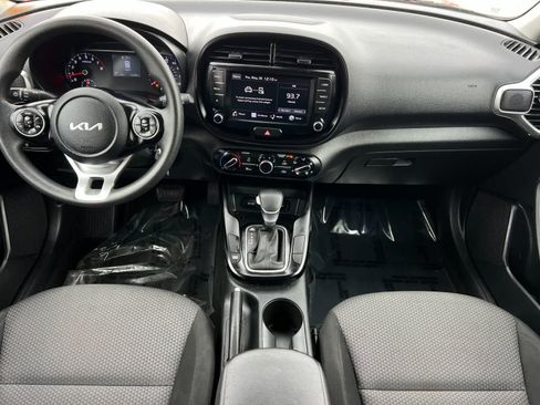 Used 2022 Kia Soul LX w/ Technology Package FWD image 4