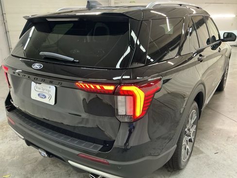 New 2027 Ford Explorer Platinum w/ 3.0L Ultimate Package AWD/4WD image 12