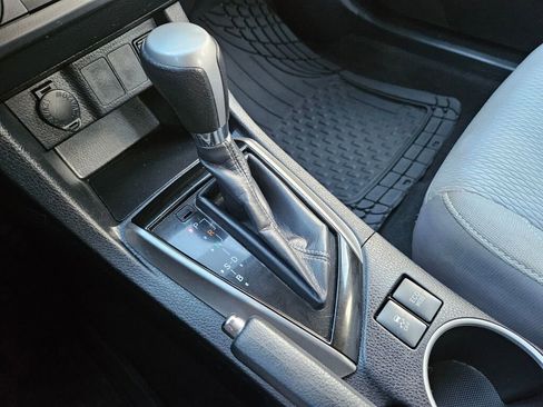 Used 2015 Toyota Corolla LE image 21