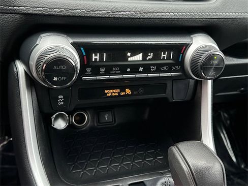 Used 2022 Toyota RAV4 XLE image 23