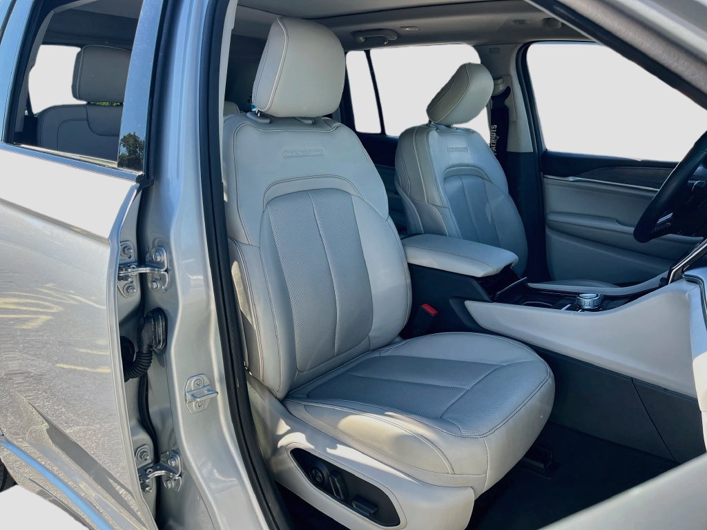 Used 2022 Jeep Grand Cherokee Overland AWD/4WD image 29