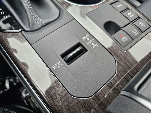 New 2026 Toyota Highlander Limited AWD/4WD image 34