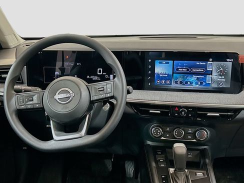 Used 2025 Nissan Kicks SV AWD/4WD image 18