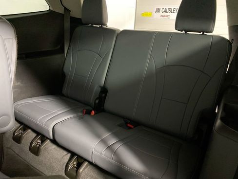 Used 2021 Buick Enclave Essence w/ Sound and Sites Package image 23