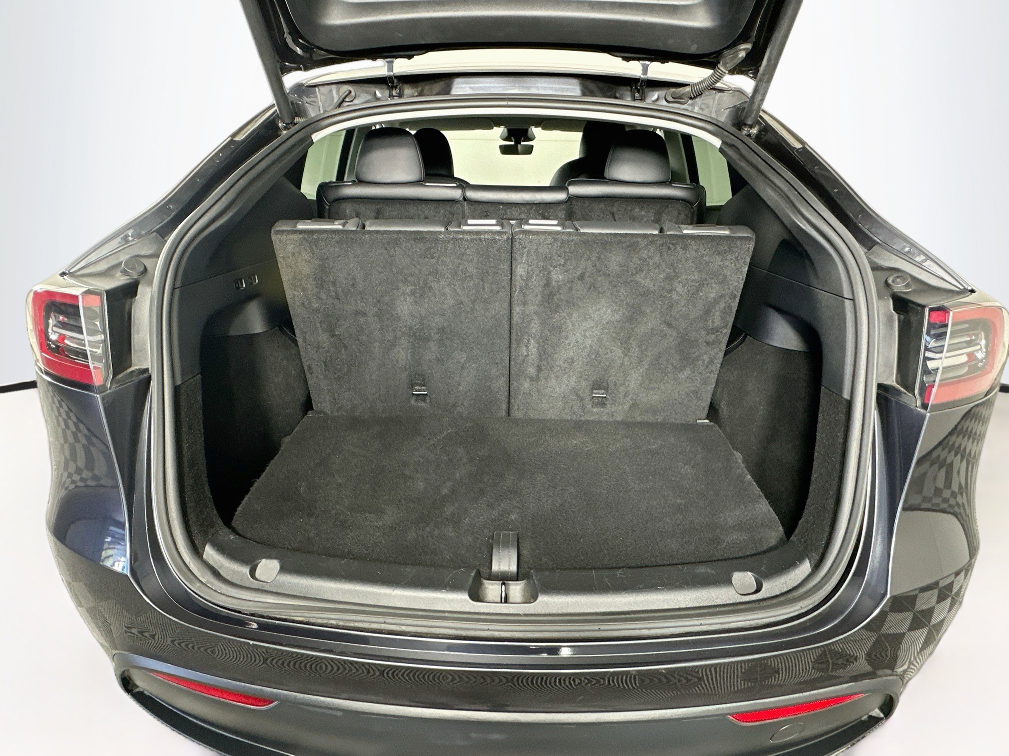 Used 2024 Tesla Model Y Long Range AWD/4WD image 31