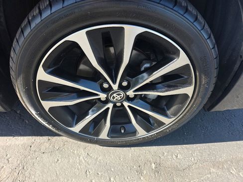 Used 2018 Toyota Corolla SE w/ Body Protection Package FWD image 7