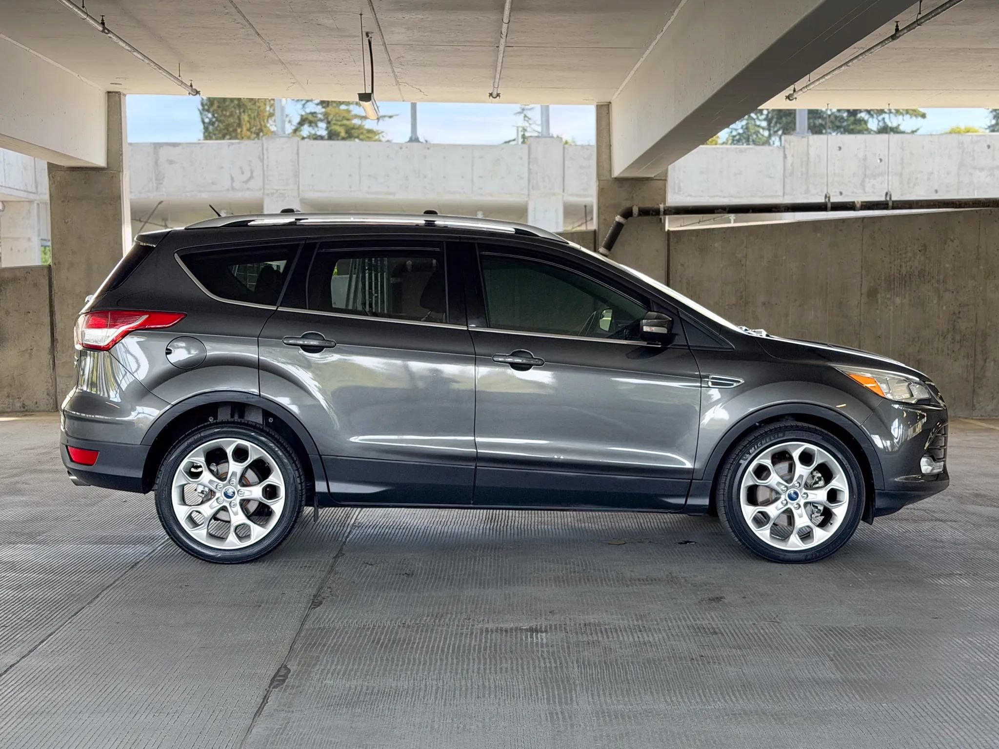Used 2015 Ford Escape Titanium FWD image 4