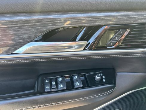Used 2022 Jeep Wagoneer Series II AWD/4WD image 23