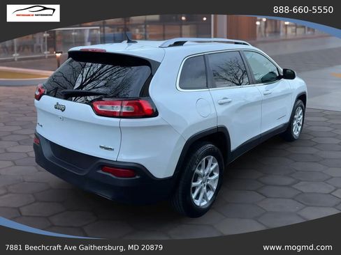 Used 2017 Jeep Cherokee Latitude w/ Cold Weather Group AWD/4WD image 6