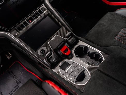 Used 2024 Lamborghini Urus Performante AWD/4WD image 29