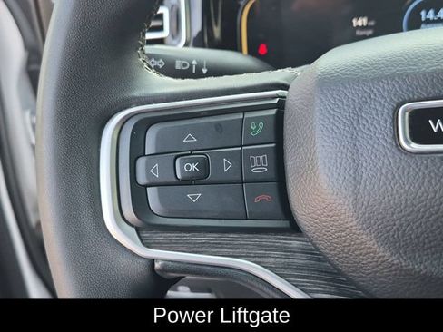 Used 2022 Jeep Wagoneer Series III w/ Premium Group I AWD/4WD image 16