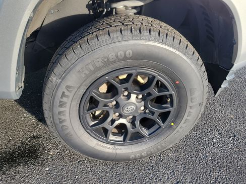 Used 2022 Toyota Tacoma SR5 image 9