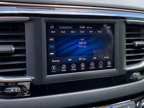Used 2019 Chrysler Pacifica Touring-L FWD image 15