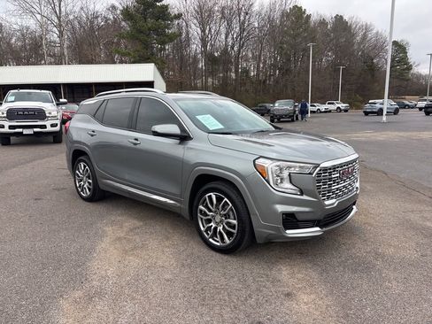 Used 2024 GMC Terrain Denali w/ Denali Premium Package image 8