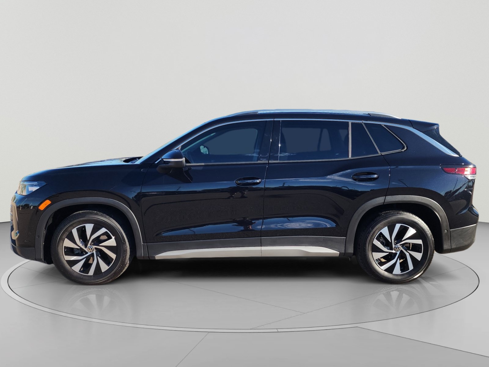 Certified 2026 Volkswagen Tiguan S FWD image 2