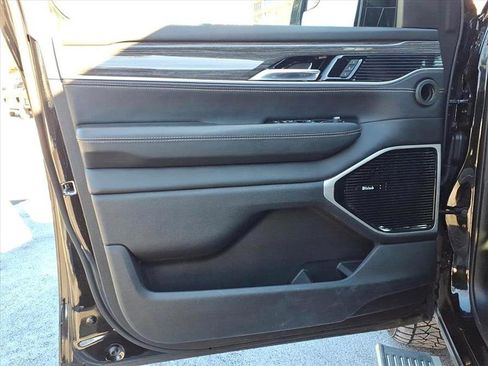 Used 2022 Jeep Wagoneer Series III w/ Premium Group I image 17