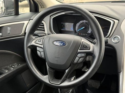 Used 2019 Ford Fusion SE FWD image 16