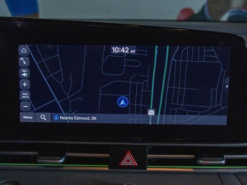 Used 2025 Hyundai Elantra SEL FWD image 5