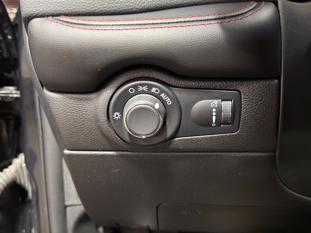 Used 2025 Dodge Durango GT AWD/4WD image 48