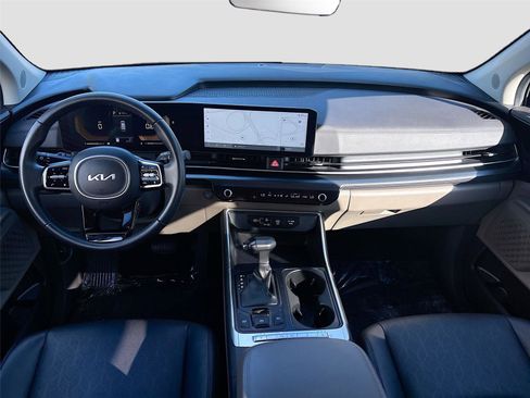 Used 2025 Kia Carnival FWD image 25