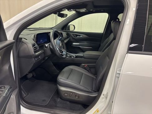 Used 2026 Chevrolet Traverse LT w/ Sun and Wheel Package AWD/4WD image 18