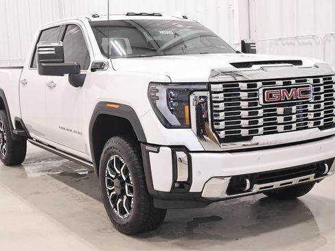 Used 2024 GMC Sierra 2500 Denali w/ Denali Reserve Package image 3