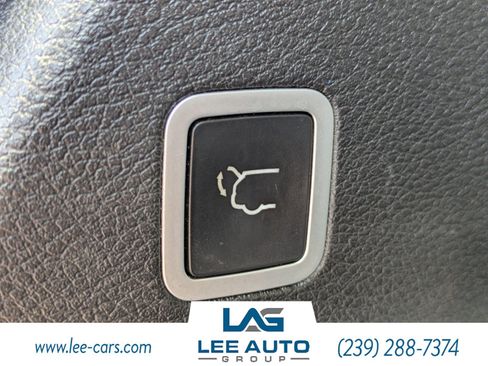 Used 2018 Chrysler Pacifica Touring-L w/ Premium Audio Group FWD image 11