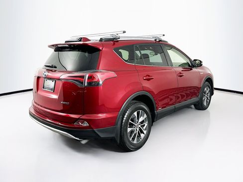 Used 2018 Toyota RAV4 LE image 9