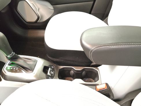 Used 2022 Jeep Renegade Latitude w/ Sun/Sound Group image 26