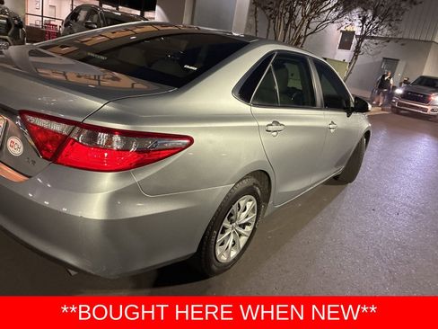 Used 2016 Toyota Camry LE image 4