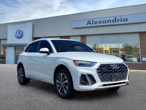 Used 2023 Audi Q5 2.0T Premium w/ Convenience Package AWD/4WD image 1