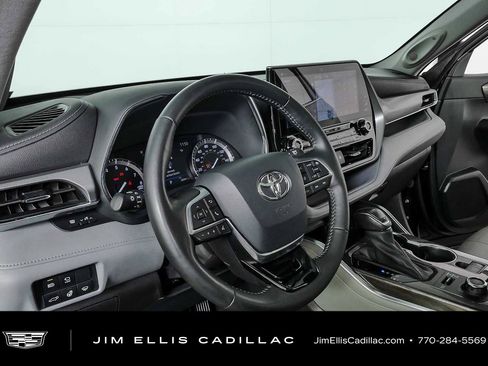 Used 2021 Toyota Highlander Platinum AWD/4WD image 4