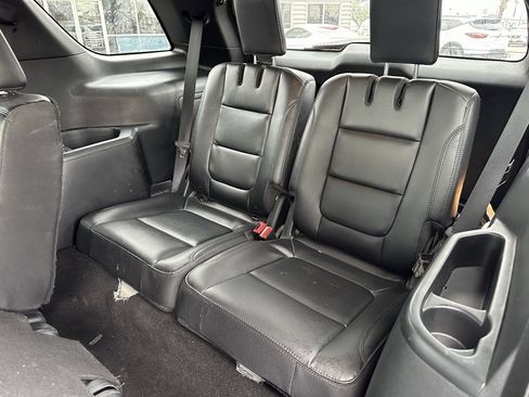 Used 2019 Ford Explorer XLT w/ Equipment Group 202A image 19