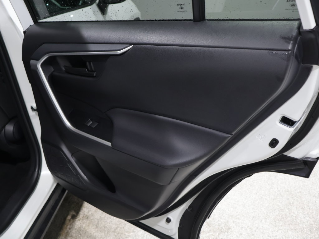 Used 2025 Toyota RAV4 LE AWD/4WD image 20