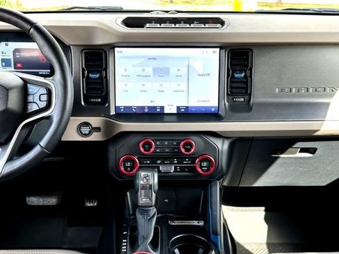 Certified 2024 Ford Bronco Wildtrak AWD/4WD image 30