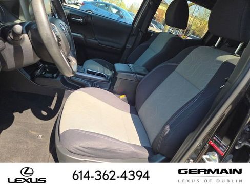 Used 2021 Toyota Tacoma TRD Off-Road image 31