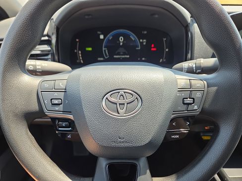 Used 2025 Toyota Camry LE w/ Convenience Package FWD image 24