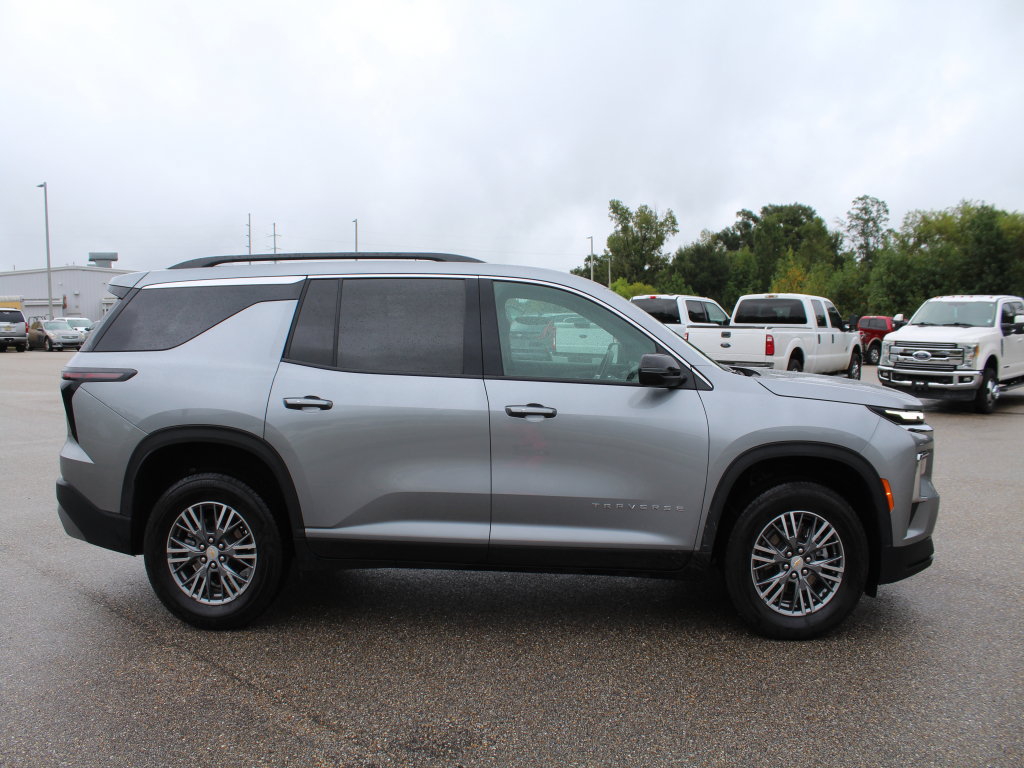 Used 2026 Chevrolet Traverse LT AWD/4WD image 7