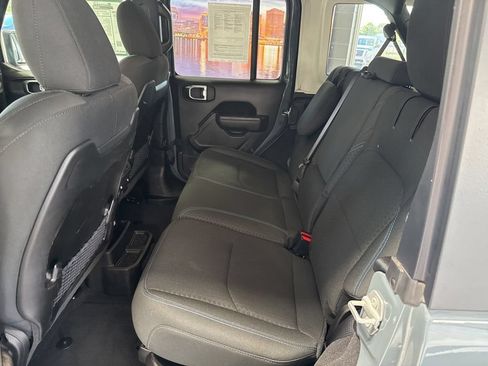 Used 2025 Jeep Wrangler Unlimited Rubicon 4xe w/ Convenience Group AWD/4WD image 13