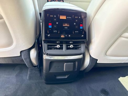 New 2026 Cadillac Vistiq Luxury image 15