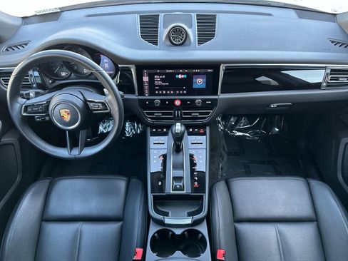 Certified 2025 Porsche Macan image 6