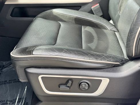 Used 2019 RAM 1500 Laramie AWD/4WD image 29