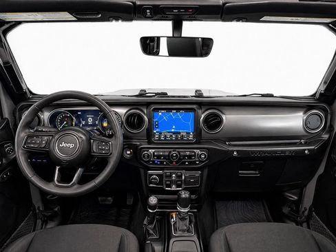Used 2023 Jeep Wrangler Unlimited w/ Sun & Screen Package AWD/4WD image 31