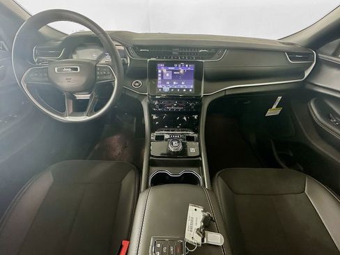 New 2025 Jeep Grand Cherokee Altitude AWD/4WD image 9