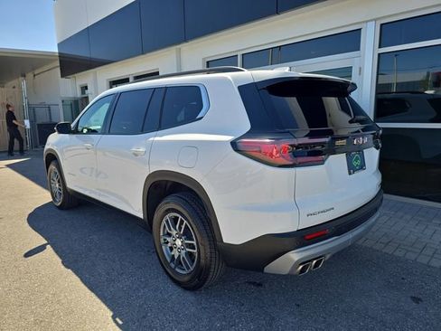 Certified 2025 GMC Acadia Elevation FWD image 5