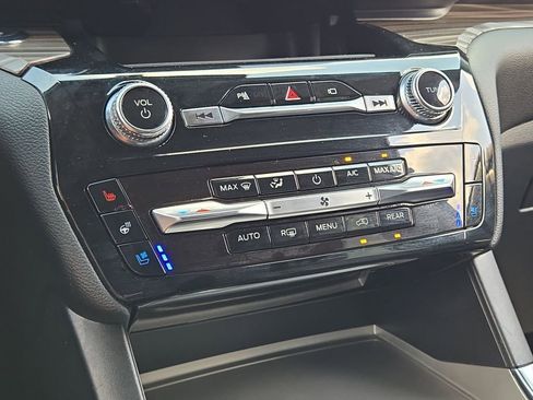 Used 2022 Ford Explorer Limited w/ Equipment Group 301A image 27