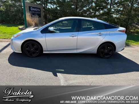 Used 2016 Toyota Prius Three Touring image 1