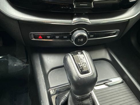 Used 2019 Volvo XC60 T6 Momentum w/ Advanced Package AWD/4WD image 29