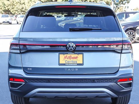 Used 2025 Volkswagen Taos SE image 8