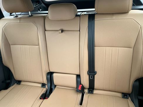 Used 2023 Volkswagen Tiguan SE w/ Panoramic Sunroof Package image 13